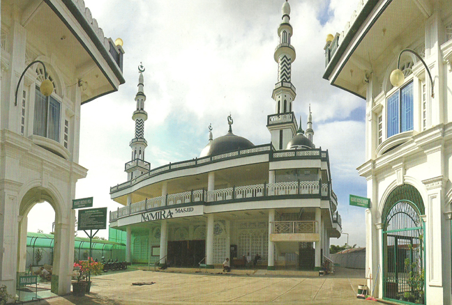 Masjid An Namira Dengan Atmosfer Bergaya Klasik