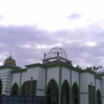Pemasangan kubah induk Masjid Agung Kec. Pagimana Bangai.CV. MIcro 2000
